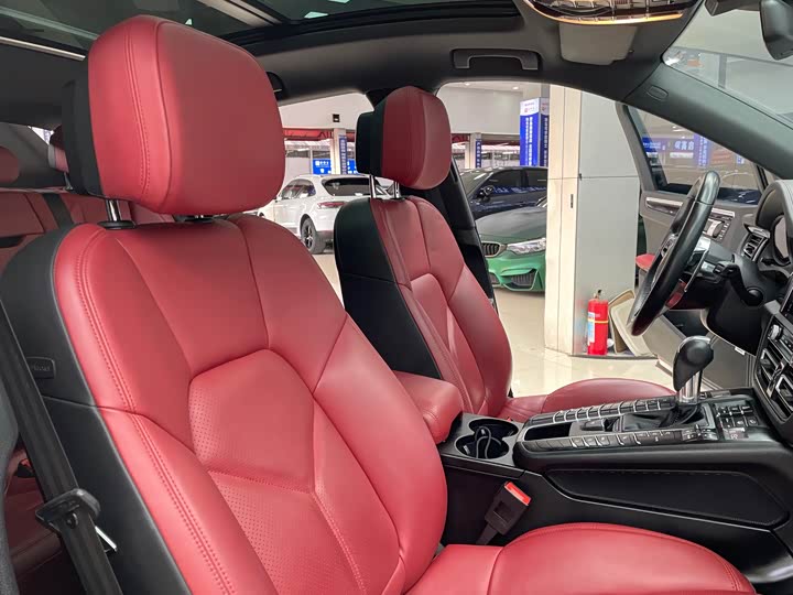 Фото 18 - Porsche Macan