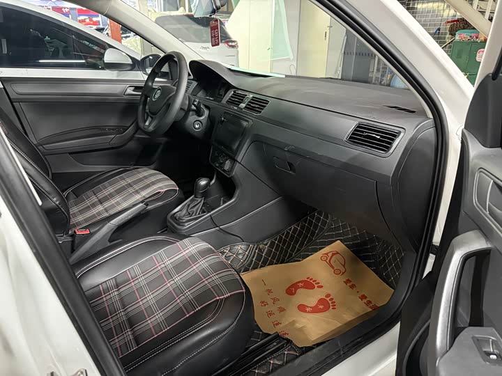 Фото 8 - Volkswagen Santana