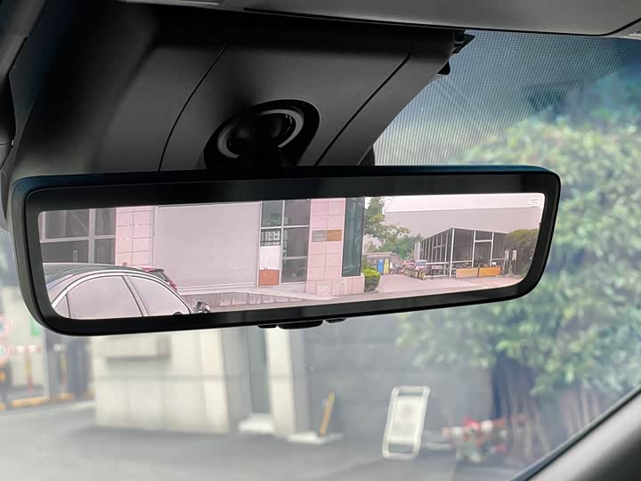 Фото 10 - Lexus LM