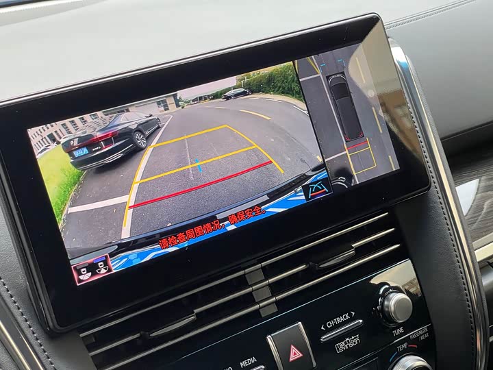 Фото 13 - Lexus LM