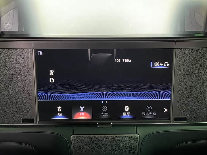 Фото 16 - Lexus LM