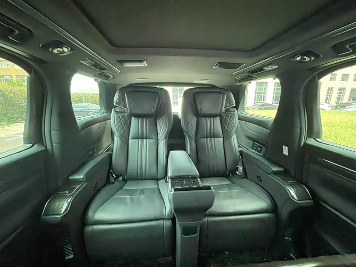 Фото 24 - Lexus LM