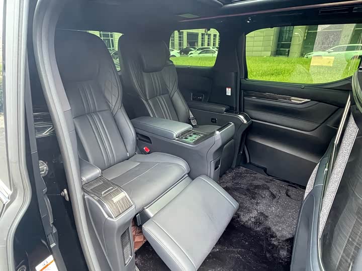 Фото 25 - Lexus LM