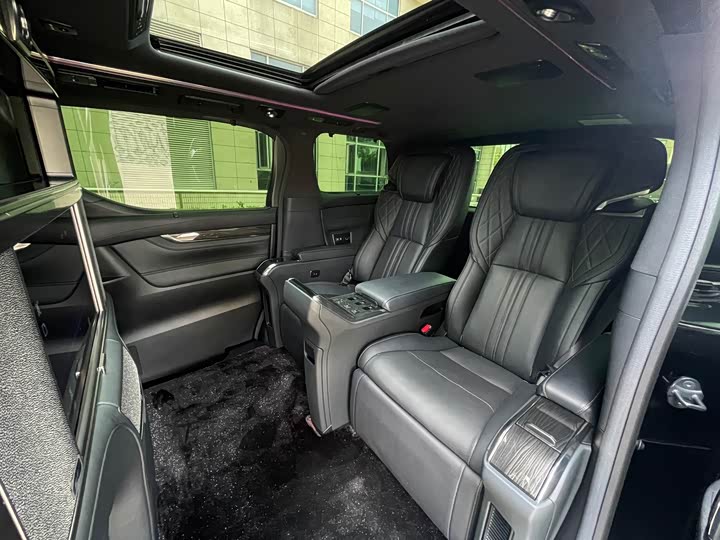 Фото 26 - Lexus LM