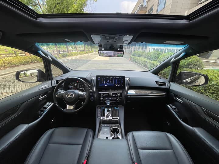 Фото 27 - Lexus LM