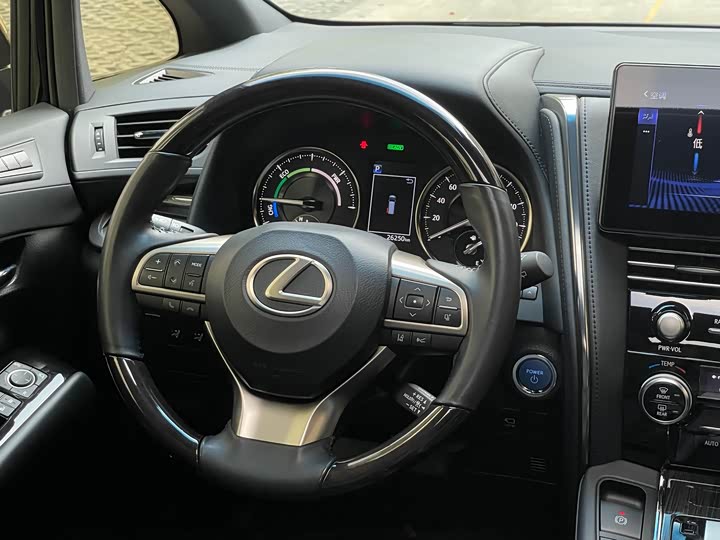 Фото 28 - Lexus LM