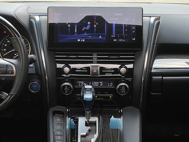 Фото 29 - Lexus LM