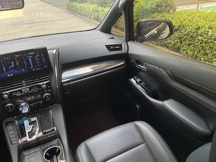 Фото 31 - Lexus LM