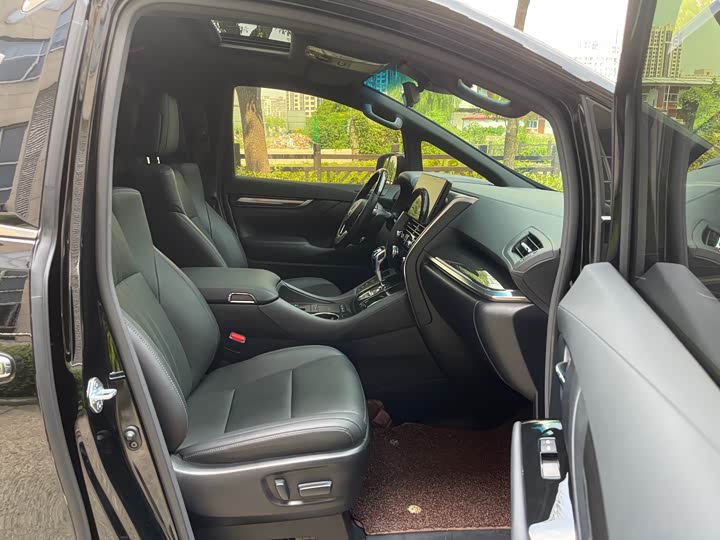 Фото 36 - Lexus LM