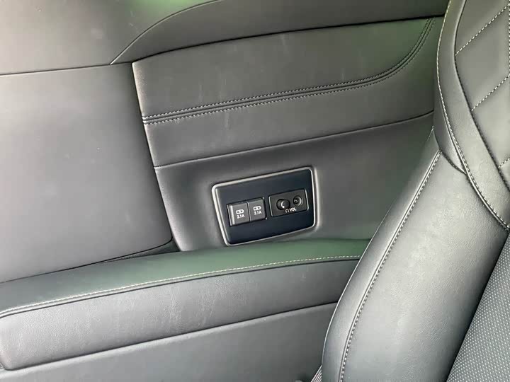 Фото 39 - Lexus LM