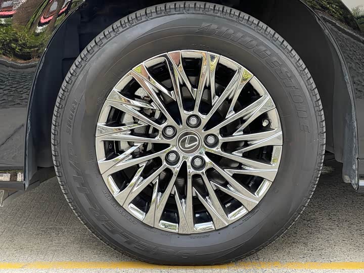 Фото 41 - Lexus LM