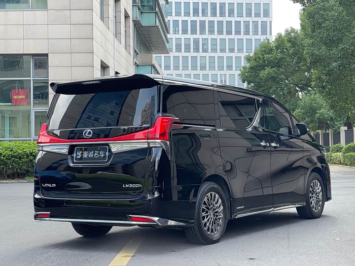 Фото 7 - Lexus LM