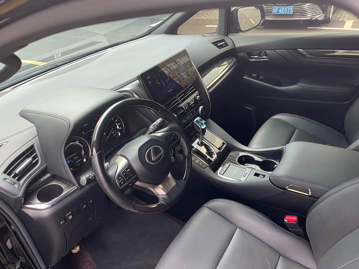 Фото 9 - Lexus LM