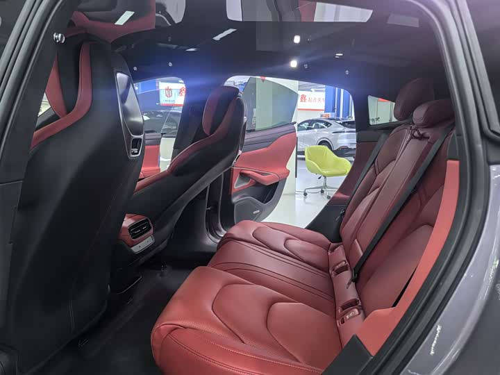 Фото 13 - Xiaomi SU7