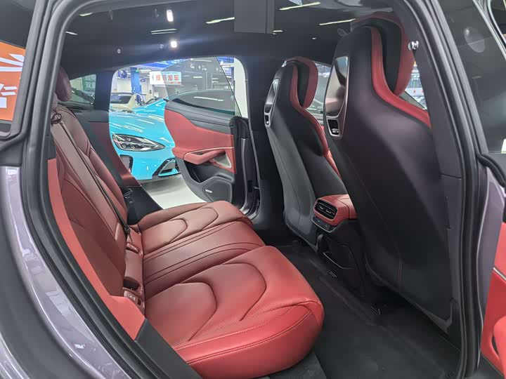 Фото 14 - Xiaomi SU7