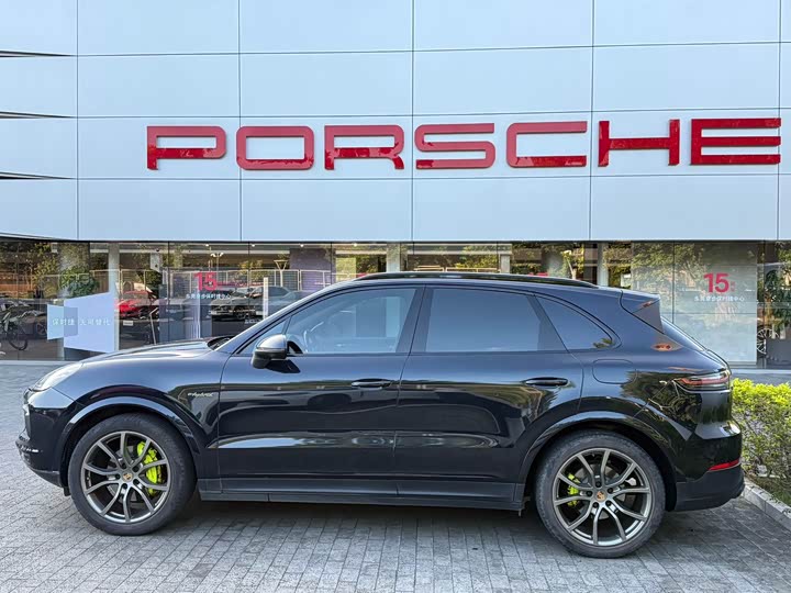 Фото 3 - Porsche Cayenne Hybrid