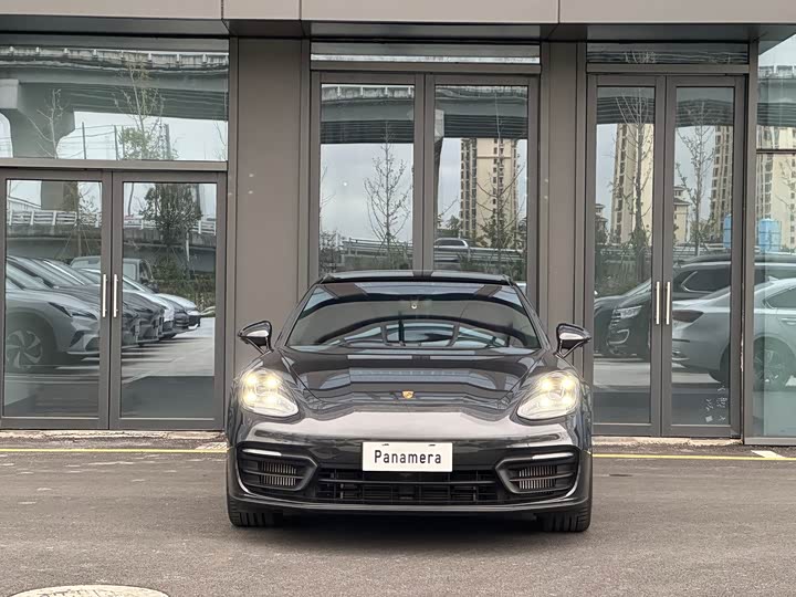 Фото 2 - Porsche Panamera