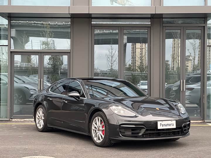 Фото 3 - Porsche Panamera