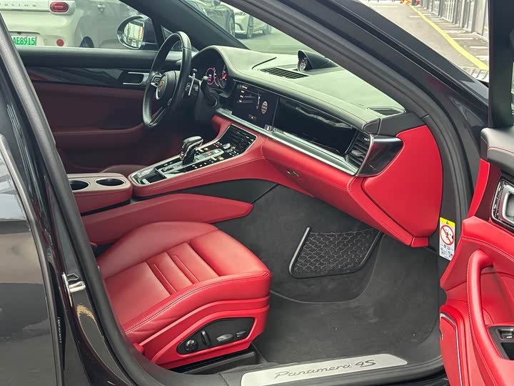 Фото 9 - Porsche Panamera