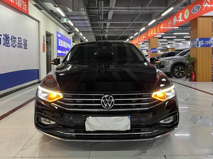 Фото 1 - Volkswagen Magotan