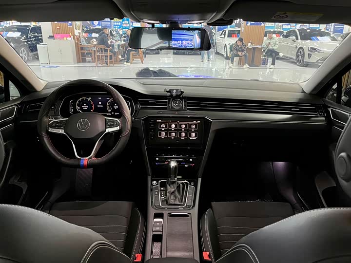 Фото 12 - Volkswagen Magotan