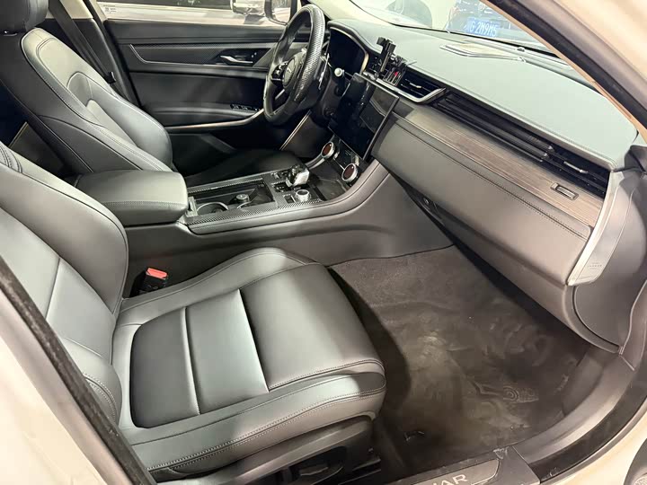 Фото 15 - Jaguar XF L