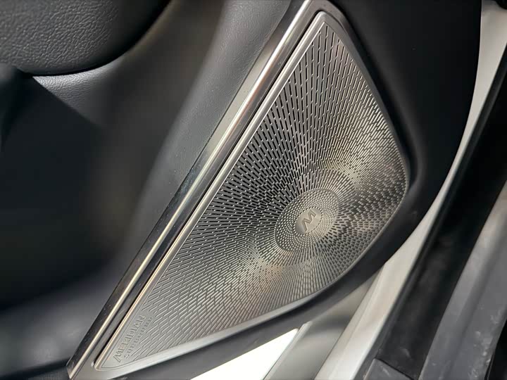 Фото 2 - Jaguar XF L