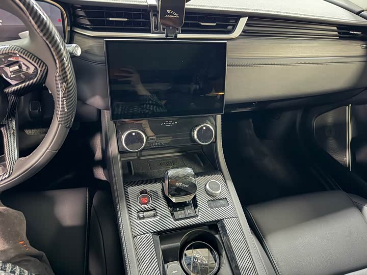 Фото 8 - Jaguar XF L