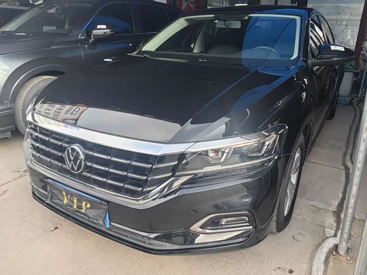 Фото 1 - Volkswagen Passat