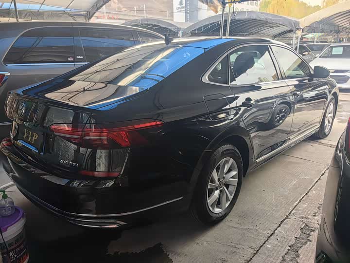 Фото 11 - Volkswagen Passat