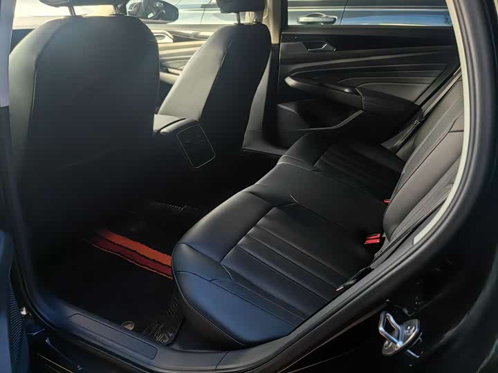 Фото 9 - Volkswagen Passat