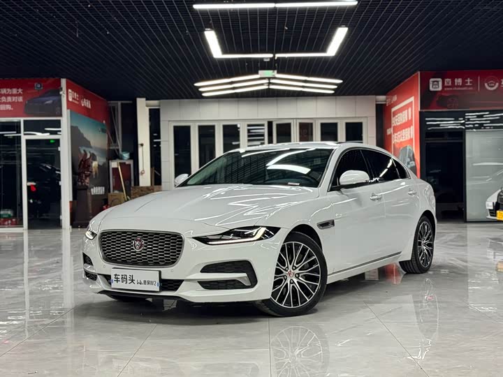 Фото 1 - Jaguar XE L