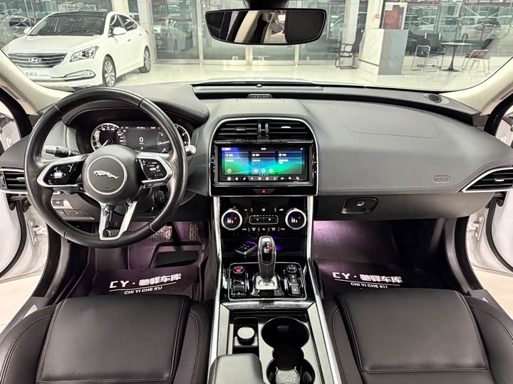 Фото 12 - Jaguar XE L