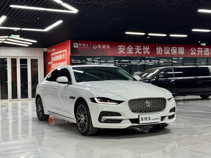 Фото 4 - Jaguar XE L