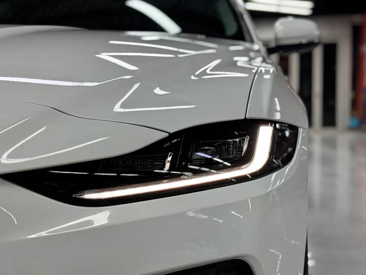 Фото 5 - Jaguar XE L