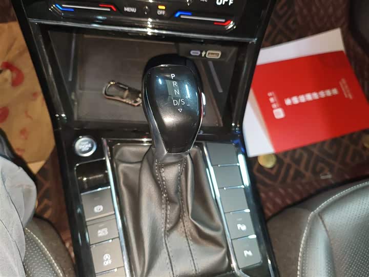 Фото 14 - Volkswagen Passat