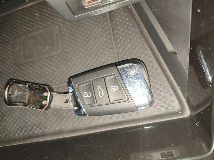 Фото 9 - Volkswagen Passat