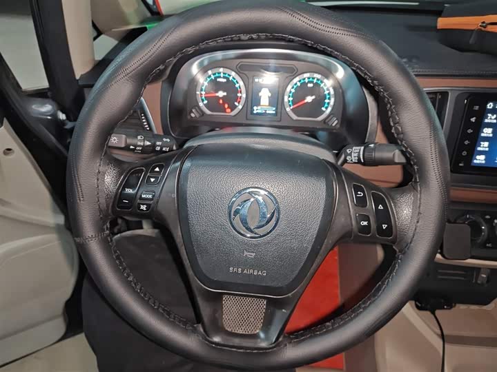 Фото 11 - Dongfeng Forthing Lingzhi M5