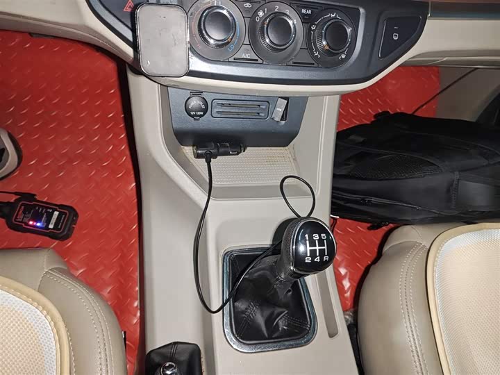 Фото 14 - Dongfeng Forthing Lingzhi M5