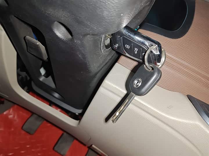 Фото 9 - Dongfeng Forthing Lingzhi M5