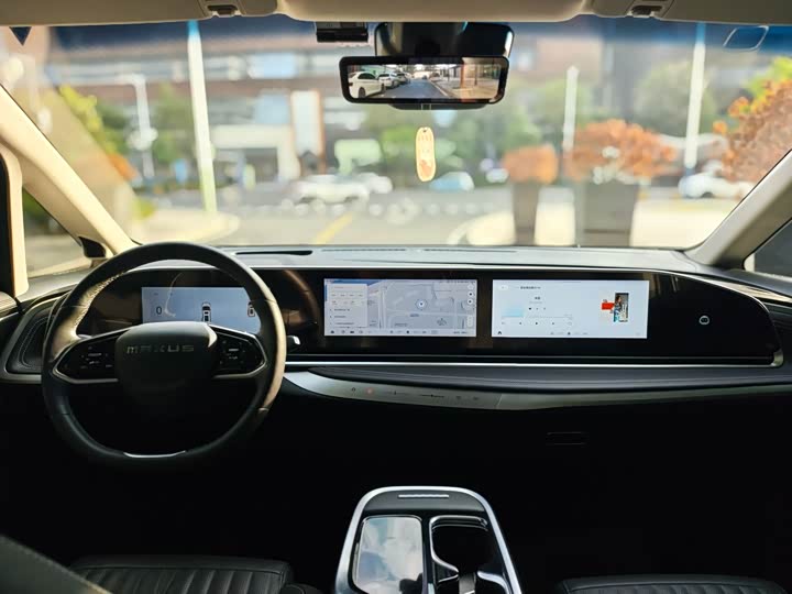 Фото 10 - Maxus G90