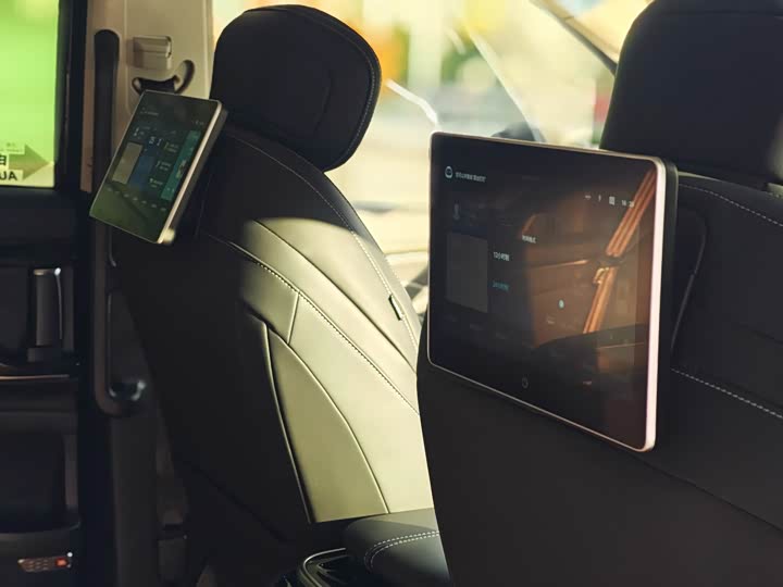 Фото 16 - Maxus G90