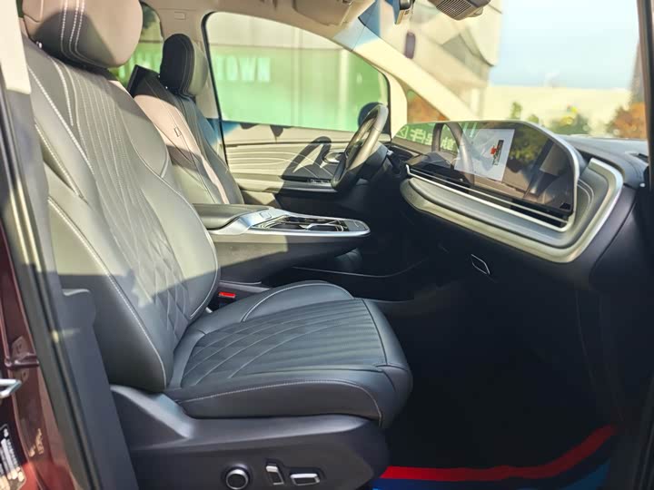 Фото 18 - Maxus G90