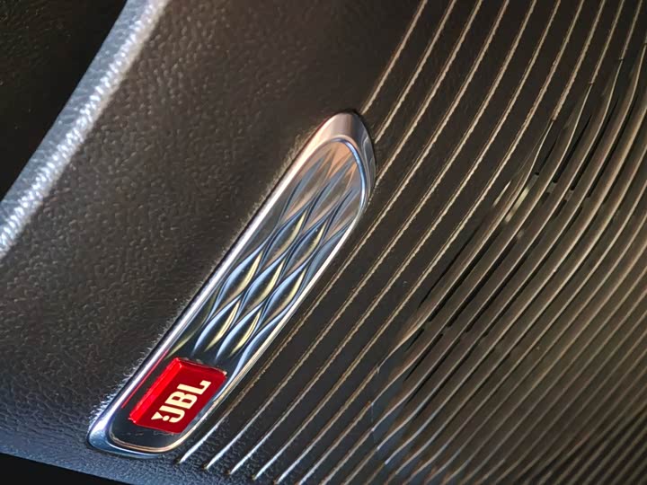 Фото 21 - Maxus G90