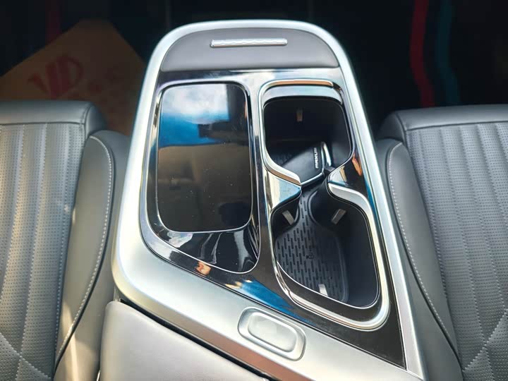 Фото 26 - Maxus G90