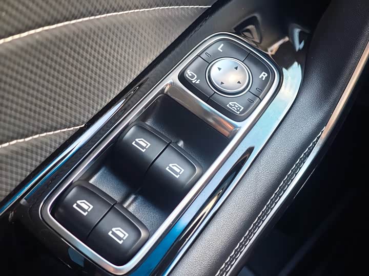 Фото 37 - Maxus G90