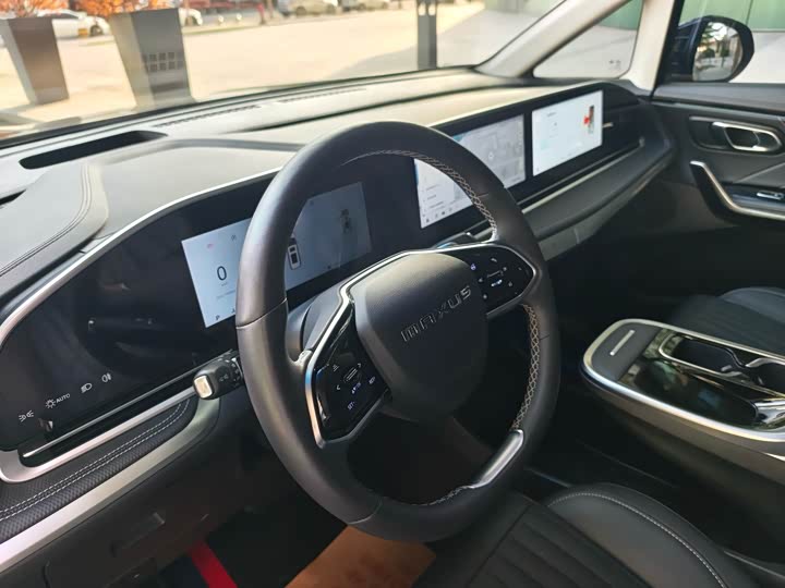 Фото 7 - Maxus G90