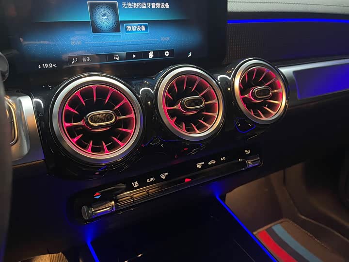 Фото 11 - Mercedes-Benz GLB-Class