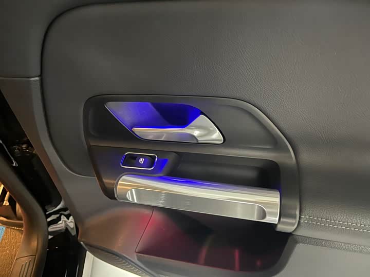 Фото 17 - Mercedes-Benz GLB-Class