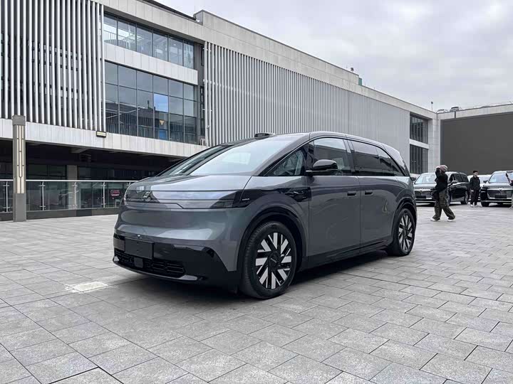 Фото 1 - Zeekr Mix